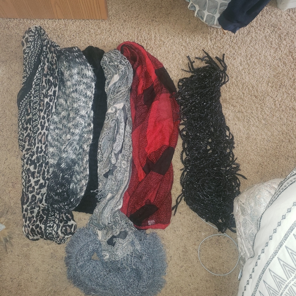 Scarf Lot